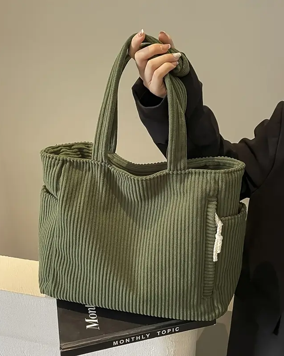 Maria – Borsa a mano a coste con dettaglio cordoncino