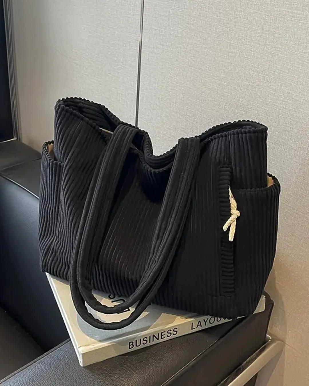 Maria – Borsa a mano a coste con dettaglio cordoncino