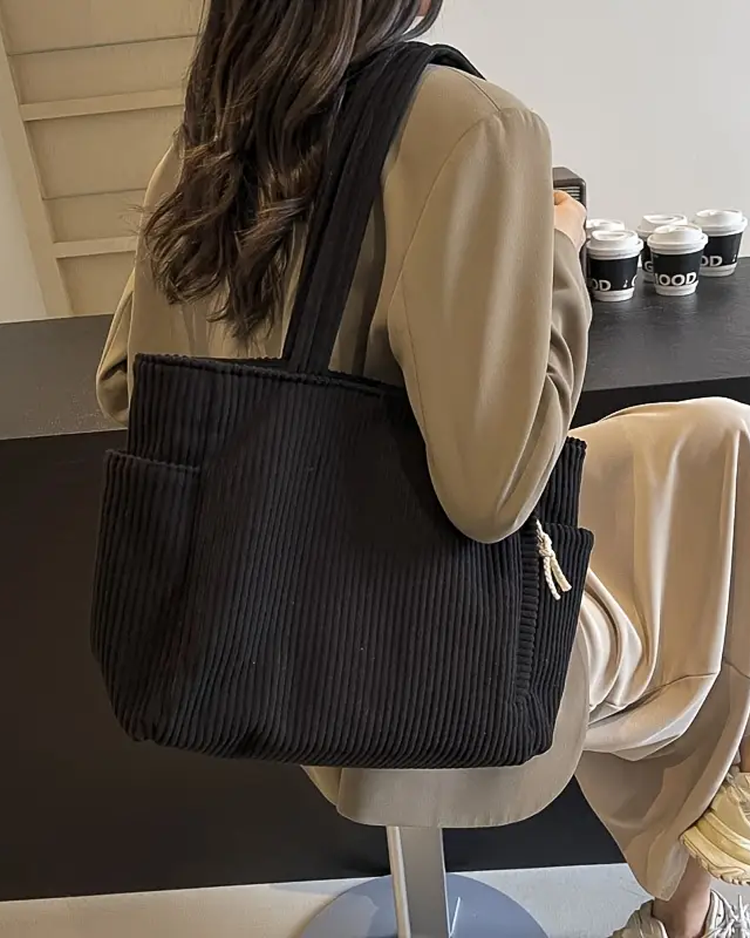 Maria – Borsa a mano a coste con dettaglio cordoncino